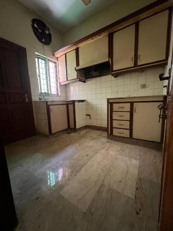 One Kanal House For Rent 11