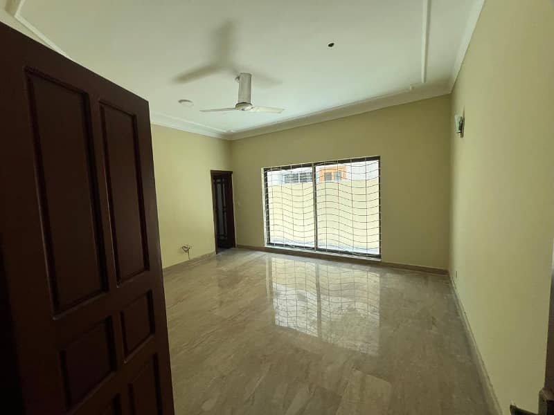 One Kanal House For Rent 16