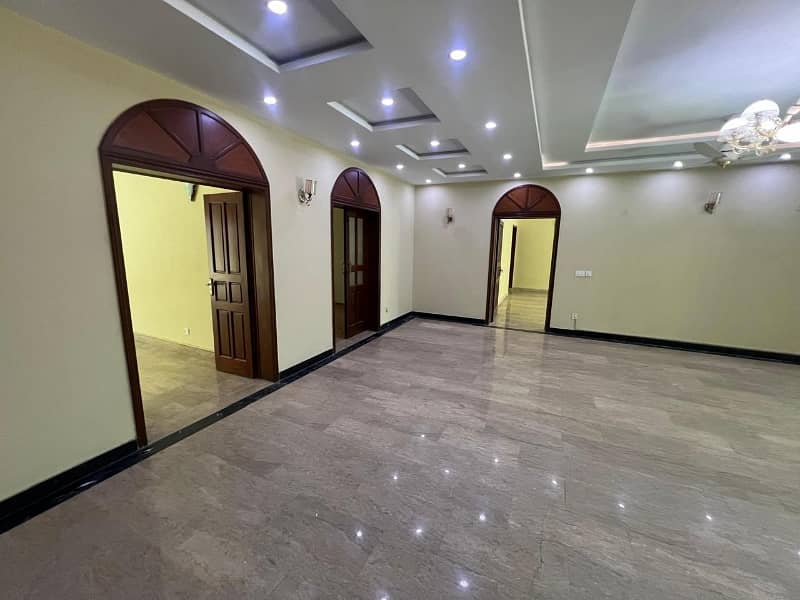 One Kanal House For Rent 18