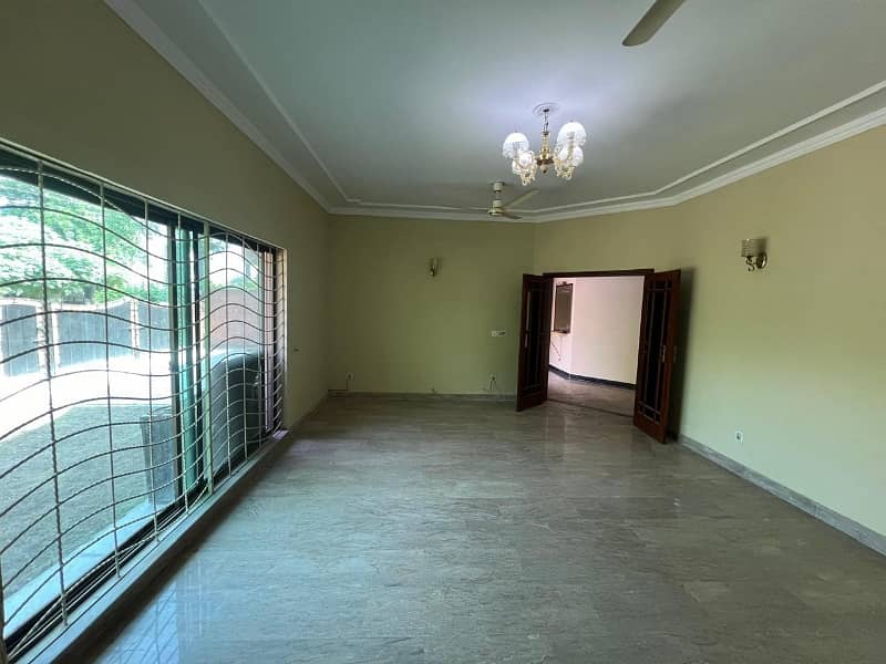 One Kanal House For Rent 21