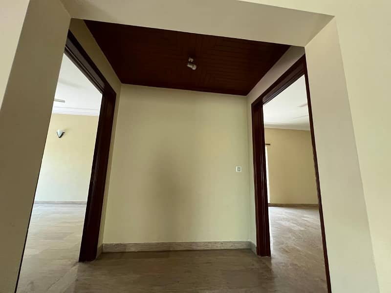 One Kanal House For Rent 27