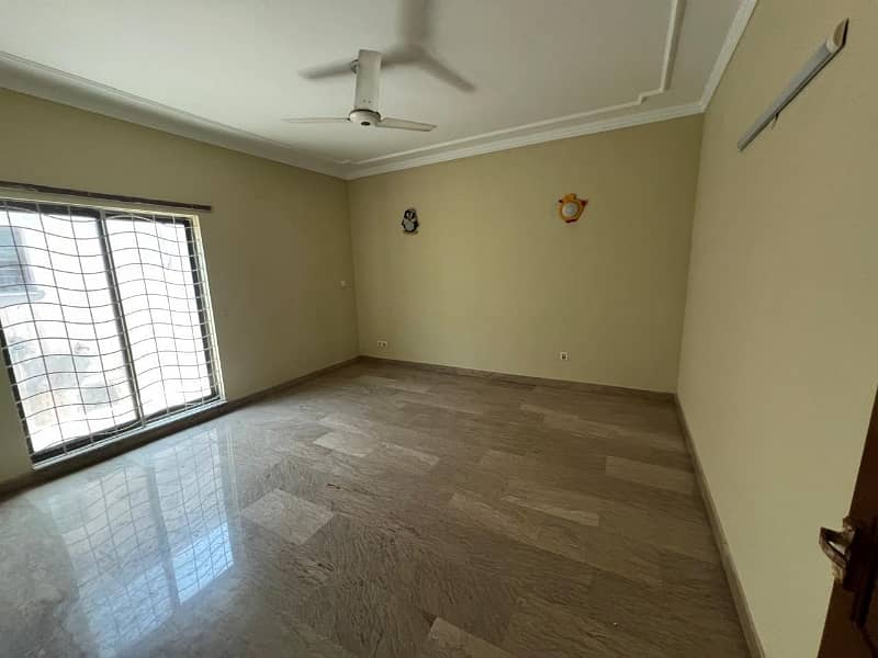 One Kanal House For Rent 32