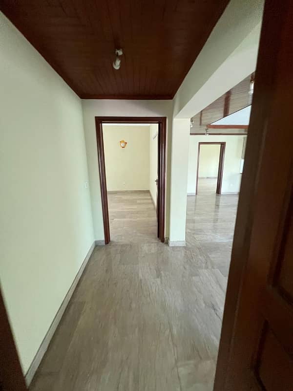 One Kanal House For Rent 33