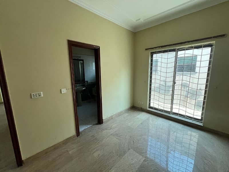 One Kanal House For Rent 37