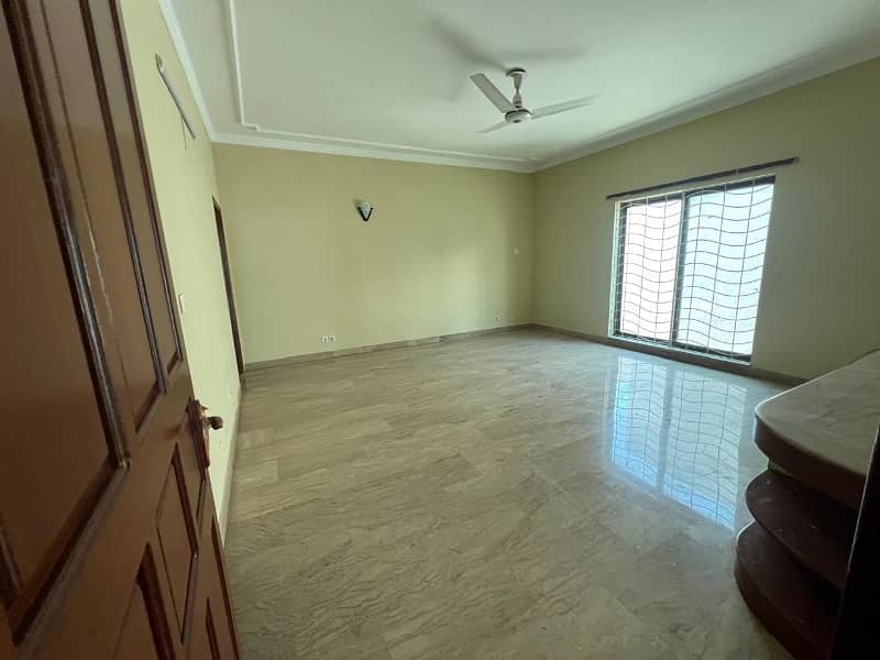 One Kanal House For Rent 39