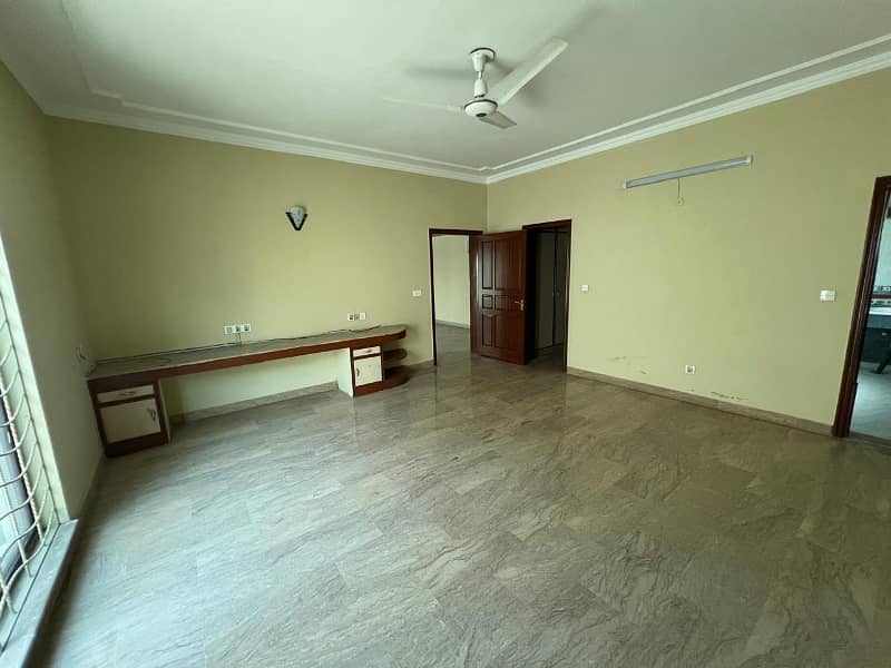 One Kanal House For Rent 40