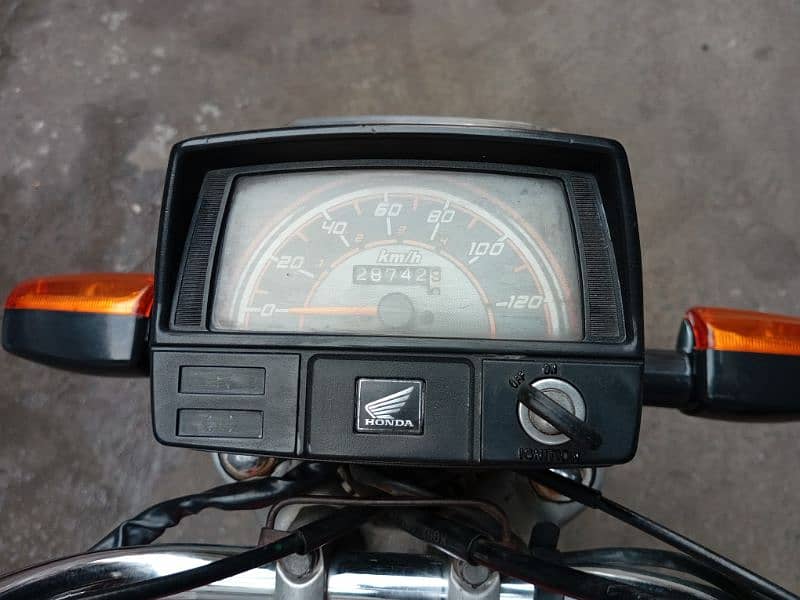 Honda CD 70 2019 Model in Good condition 8