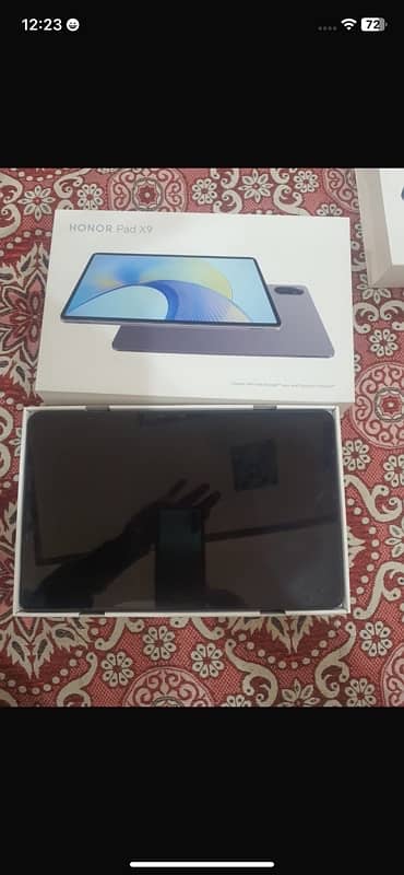 honor tab x9.    (just box open) 1