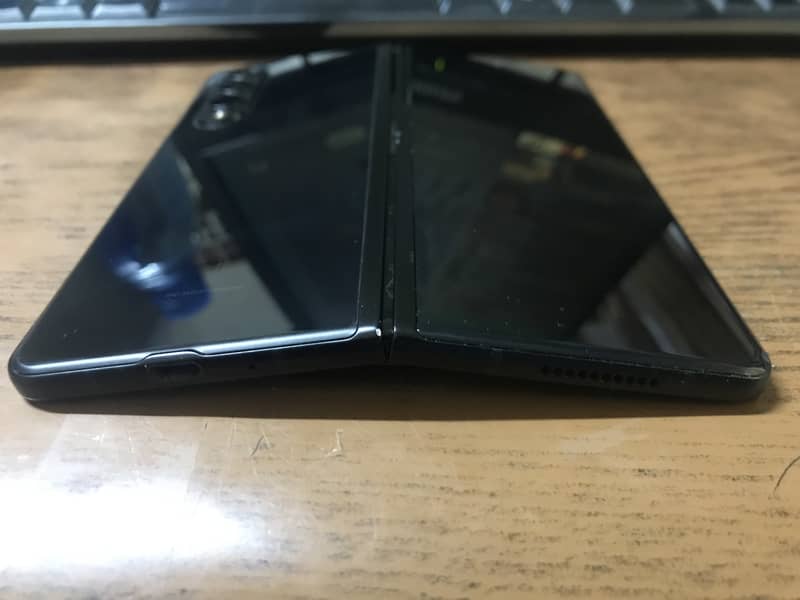 Samsung Mobile Z Fold 3 5