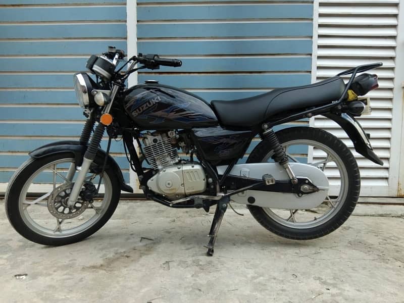 Suzuki GS150 SE 3