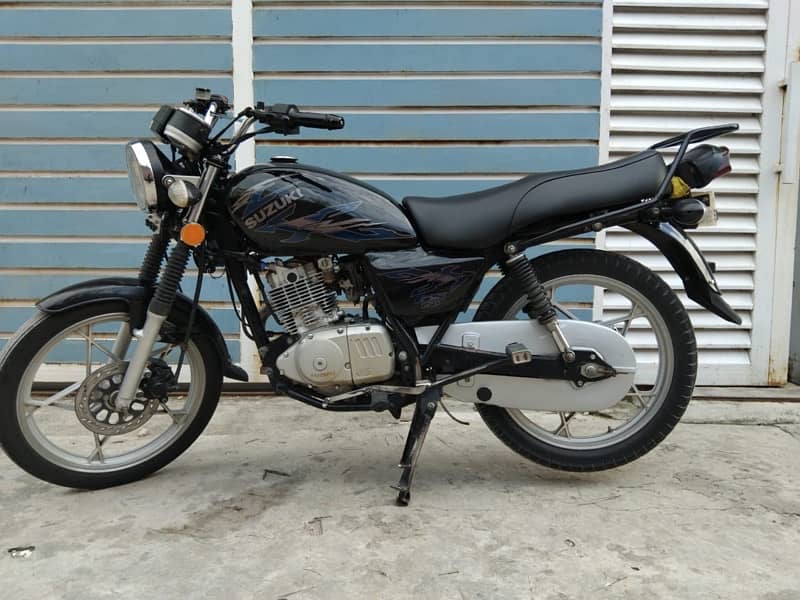 Suzuki GS150 SE 4