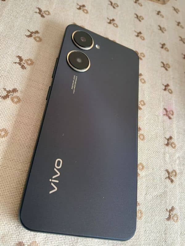 Vivo Y03 4