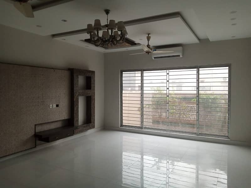 1 KANAL FULL HOUSE FOR RENT IN DHA PHASE 6 17