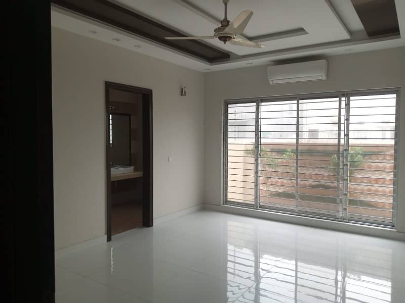 1 KANAL FULL HOUSE FOR RENT IN DHA PHASE 6 18