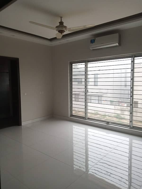 1 KANAL FULL HOUSE FOR RENT IN DHA PHASE 6 23