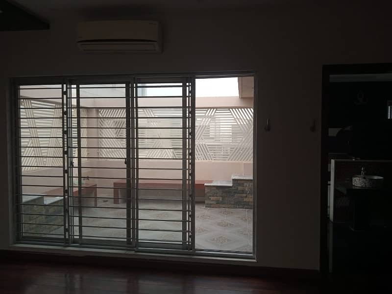 1 KANAL FULL HOUSE FOR RENT IN DHA PHASE 6 25