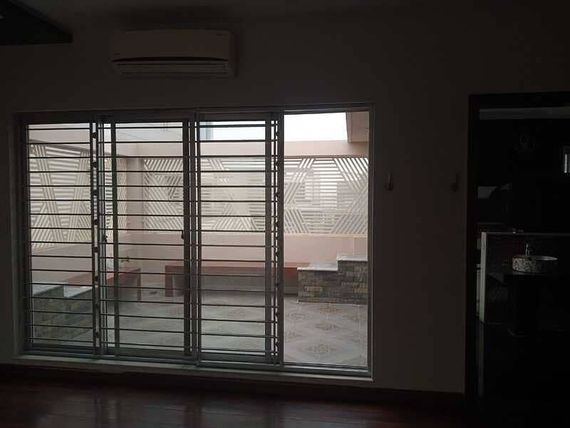 10 MARLA MODREN HOUSE FOR RENT IN DHA LAHORE 6