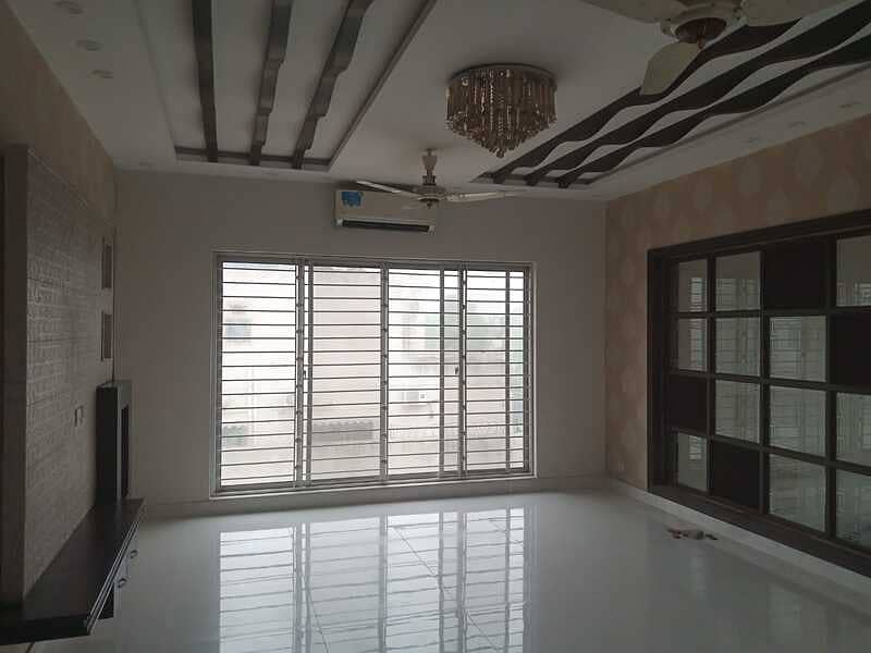 10 MARLA MODREN HOUSE FOR RENT IN DHA LAHORE 11