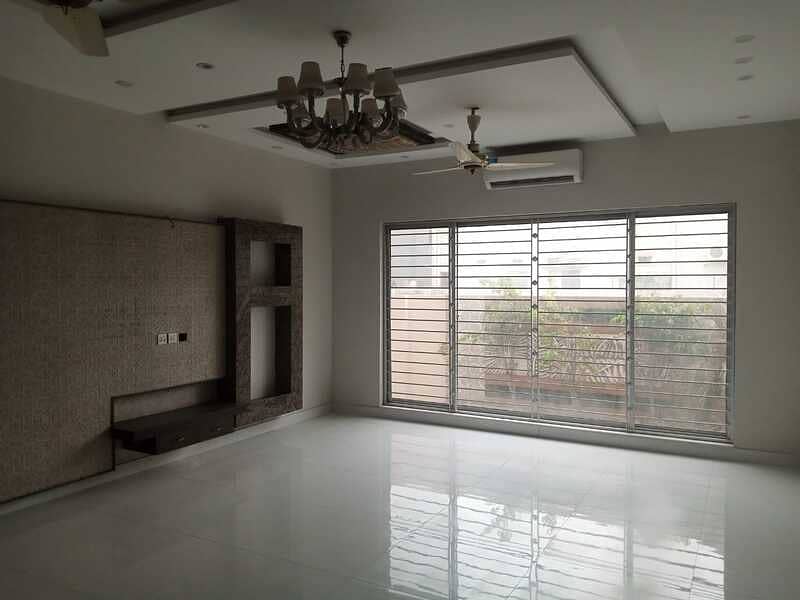 10 MARLA MODREN HOUSE FOR RENT IN DHA LAHORE 22