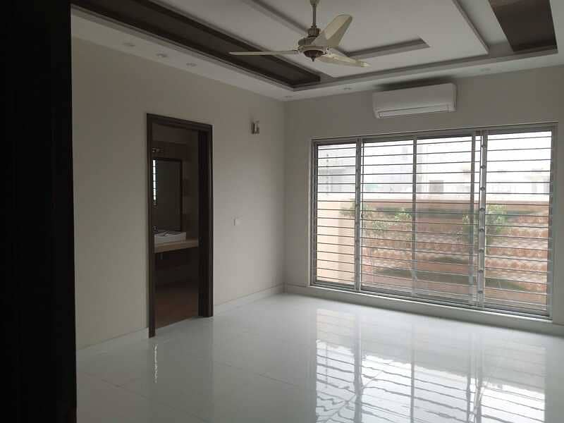 10 MARLA MODREN HOUSE FOR RENT IN DHA LAHORE 23