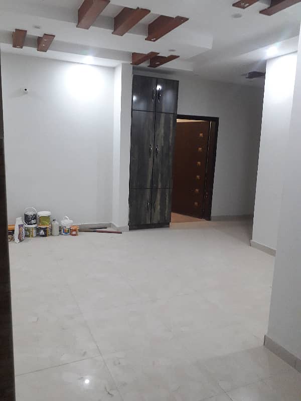 three bed dd well maintained portion for rent in johar 10