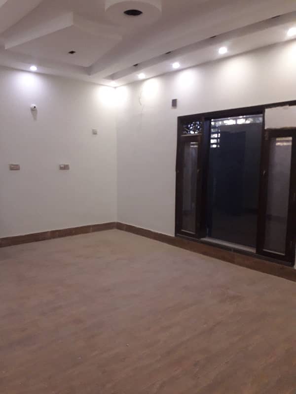 three bed dd well maintained portion for rent in johar 11