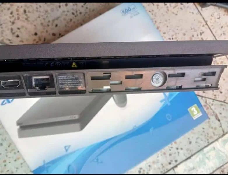 PS4 Slim 11.00 Jailbreak 500gb with 1 controller 3