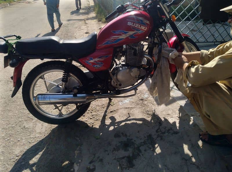 GS 150 CC SUZUKI RED COLOUR 8