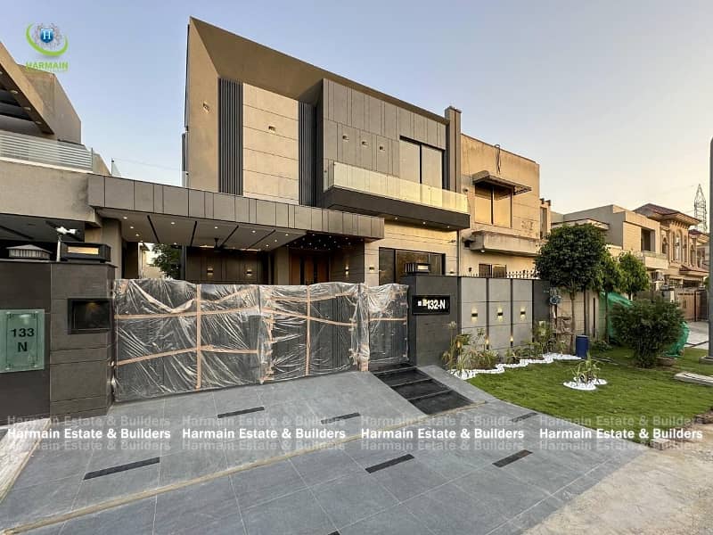 10 Marla House For Sale In DHA Phase 8 3