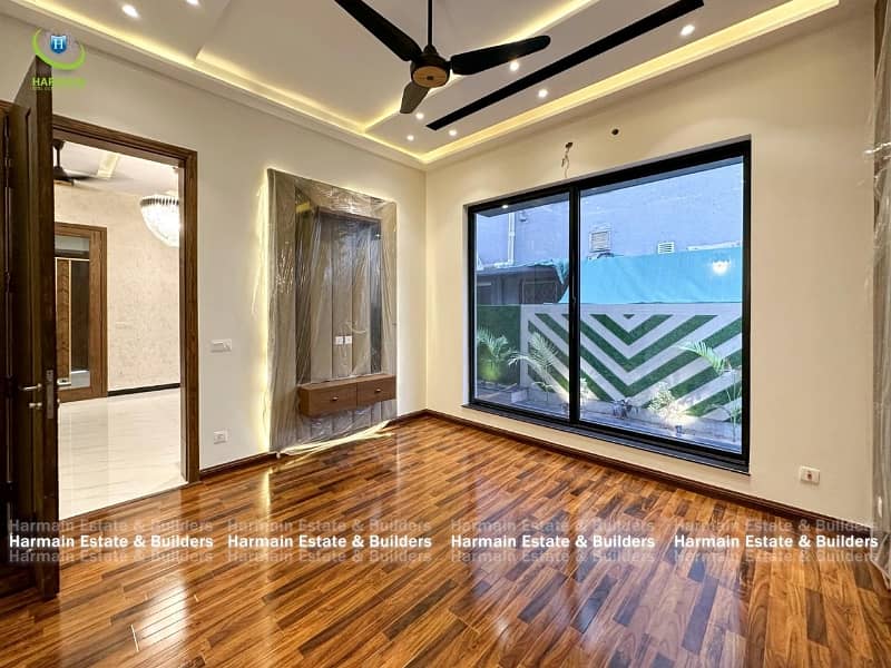 10 Marla House For Sale In DHA Phase 8 8