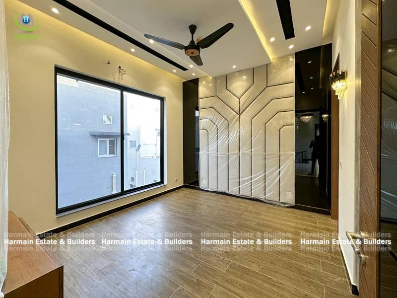 10 Marla House For Sale In DHA Phase 8 9