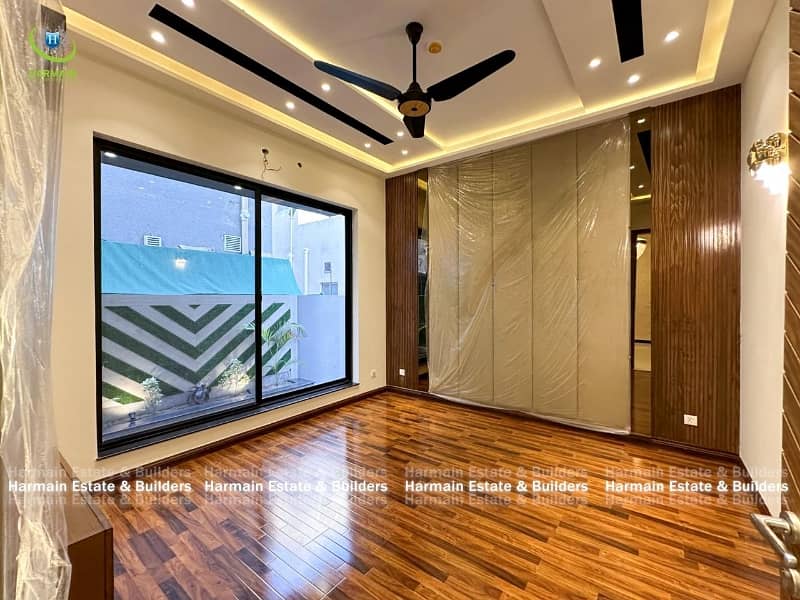 10 Marla House For Sale In DHA Phase 8 34