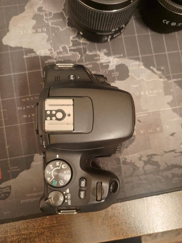 CANON EOS 200D (screen damaged)+ 18-55mm and 50mm Lens + complete bag 1