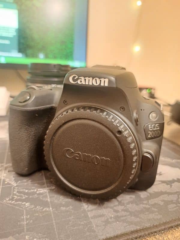 CANON EOS 200D (screen damaged)+ 18-55mm and 50mm Lens + complete bag 5