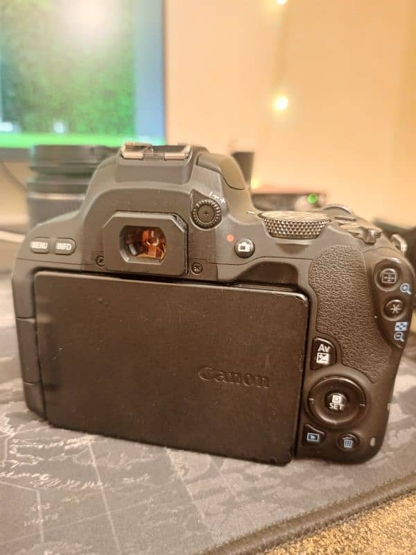 CANON EOS 200D (screen damaged)+ 18-55mm and 50mm Lens + complete bag 6