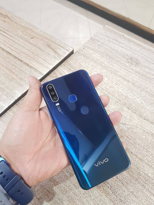 vivo y15 with box 1