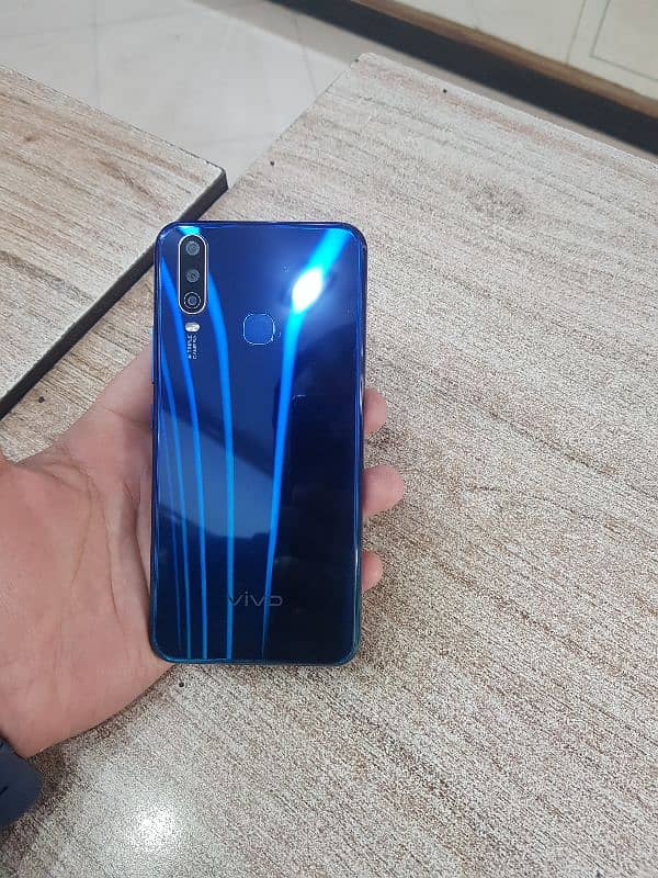 vivo y15 with box 3