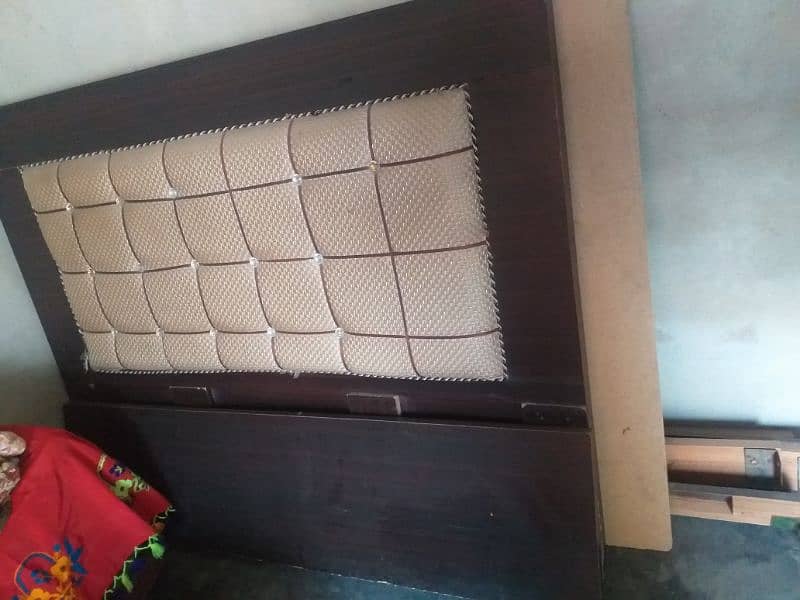 ddouble bed 5/6 in  good ccondition only bed 18000 only fix price 1