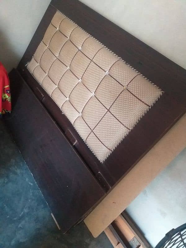 ddouble bed 5/6 in  good ccondition only bed 18000 only fix price 3