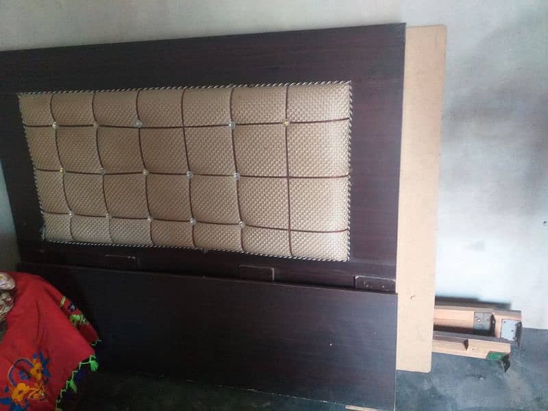 ddouble bed 5/6 in  good ccondition only bed 18000 only fix price 4