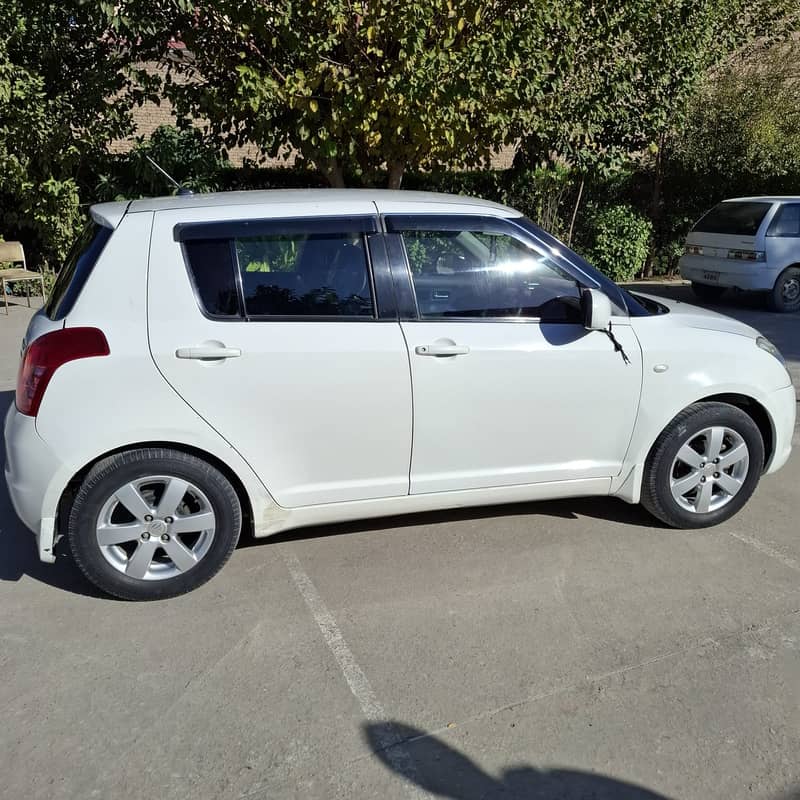 Suzuki Swift DLX 1.3 2014 1