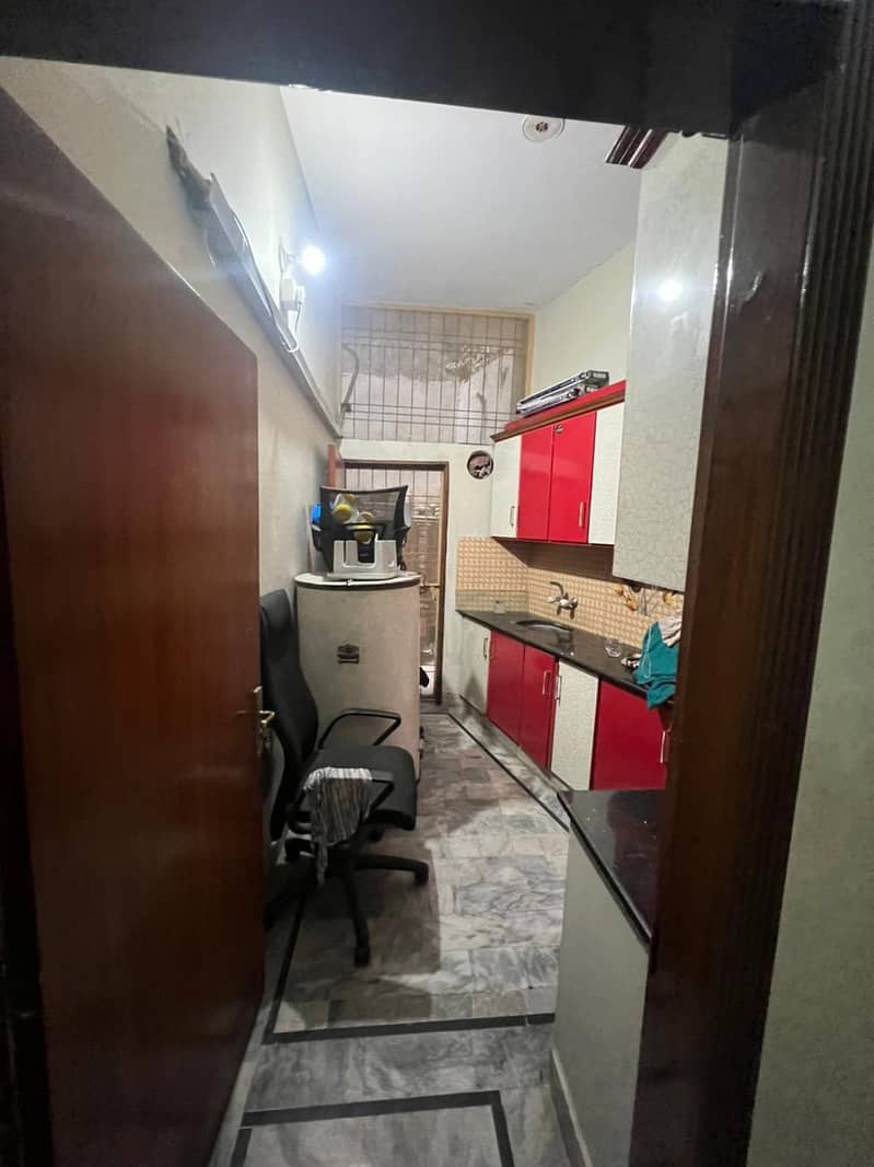 Well Maintained House in Prime location Dharampura 6