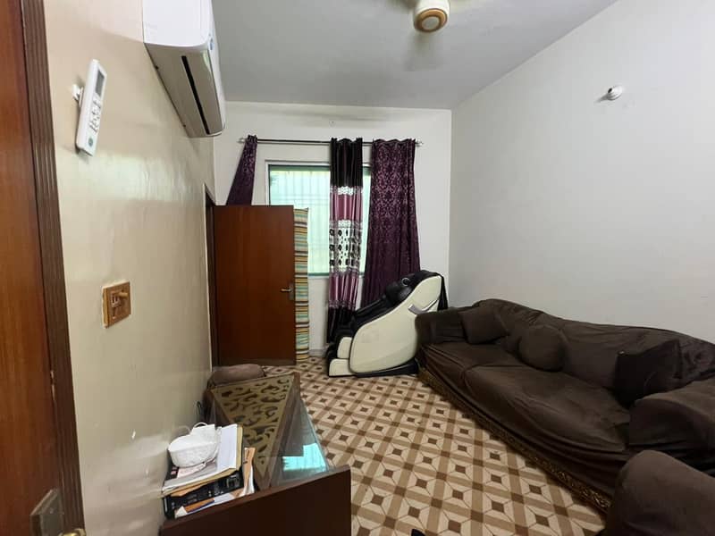 Well Maintained House in Prime location Dharampura 19