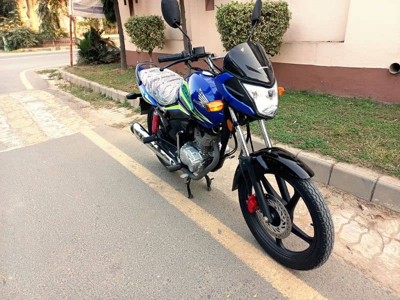 Honda CB 125 F 2023 model totally new bike 4600 km driven original 0