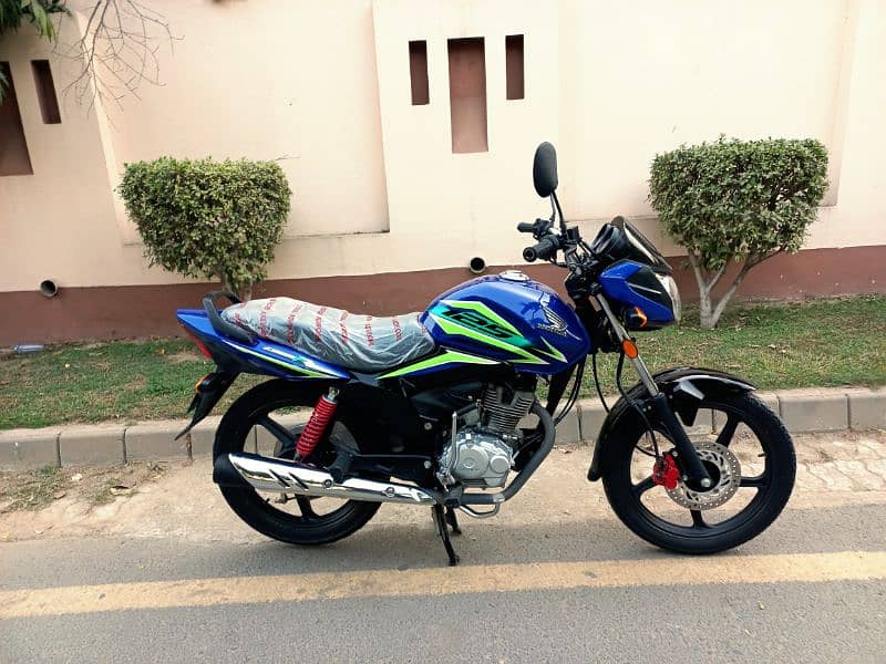 Honda CB 125 F 2023 model totally new bike 4600 km driven original 3