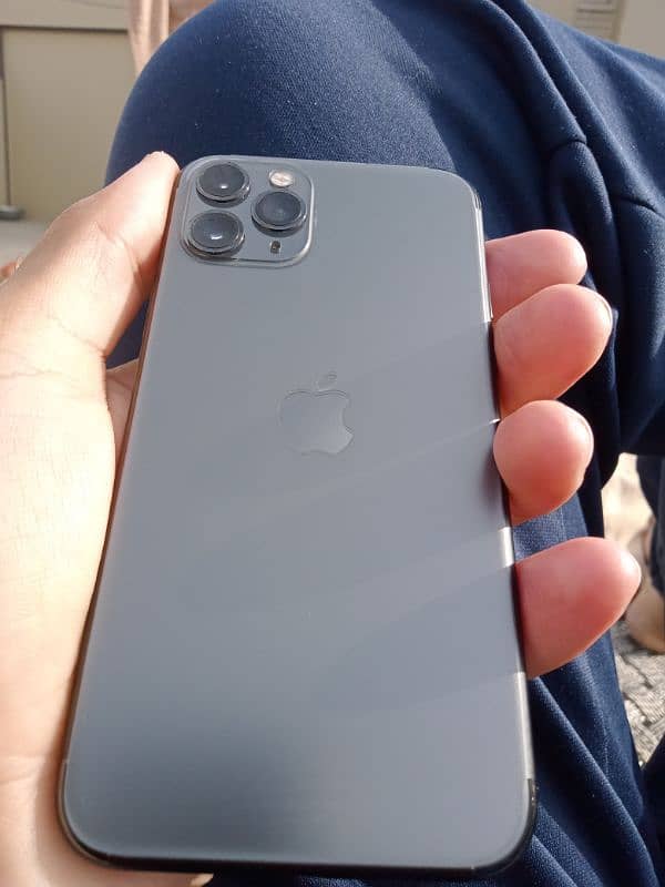 iPhone 11 pro 64GB JV non PTA 1