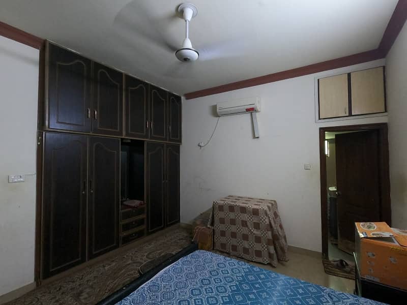 Excellent And Ideal Location Portion For Sale 2 Side Road Sided Corner Portion, 3 Bed Room Drawing Lounge 2nd Floor 3