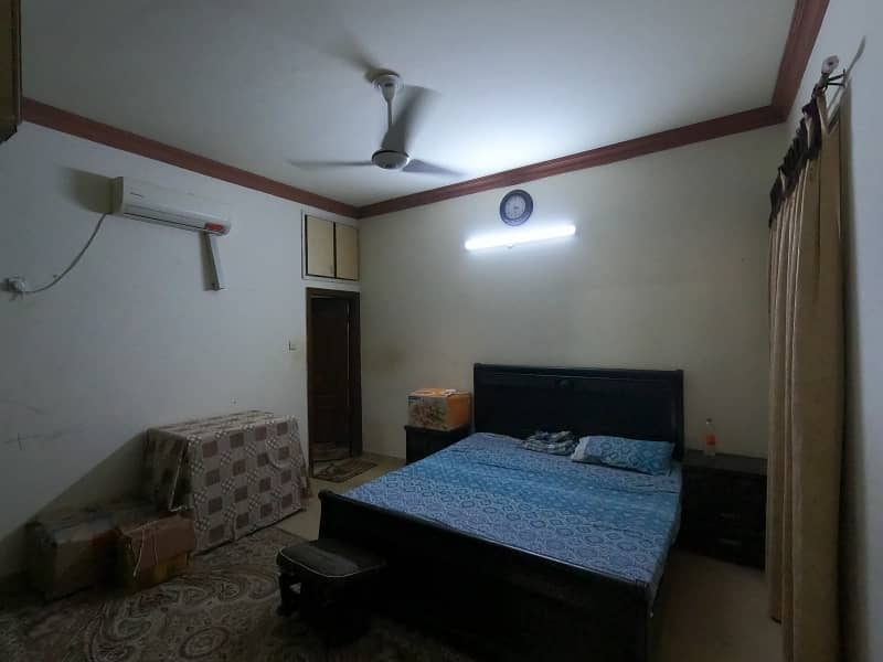 Excellent And Ideal Location Portion For Sale 2 Side Road Sided Corner Portion, 3 Bed Room Drawing Lounge 2nd Floor 4