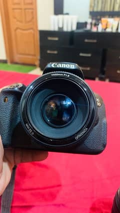 Canon E700D