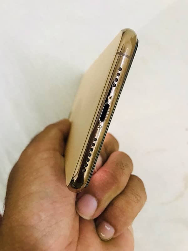 Iphone 11 pro max full box pta approved 3